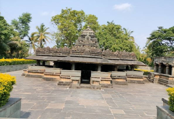 Ancient Chalukya Shri Siddeshwara Swamy Temple