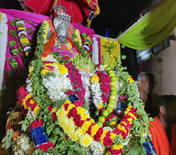 Sri Guru Karibasaveshwara Swamy Gaddige