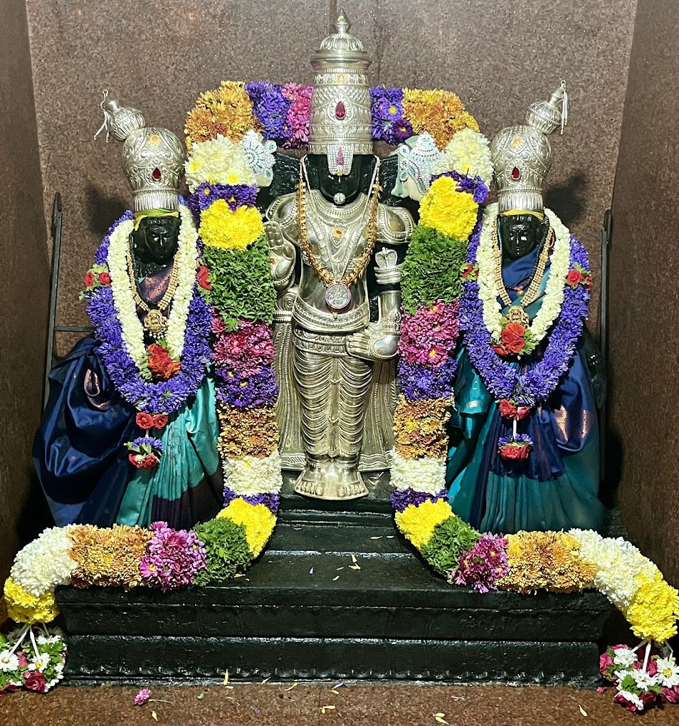 Sri Lakshmi Padmavati Sametha Venkateshwara Swamy, Sri Kashi Vishwanath And Poojambike Temple