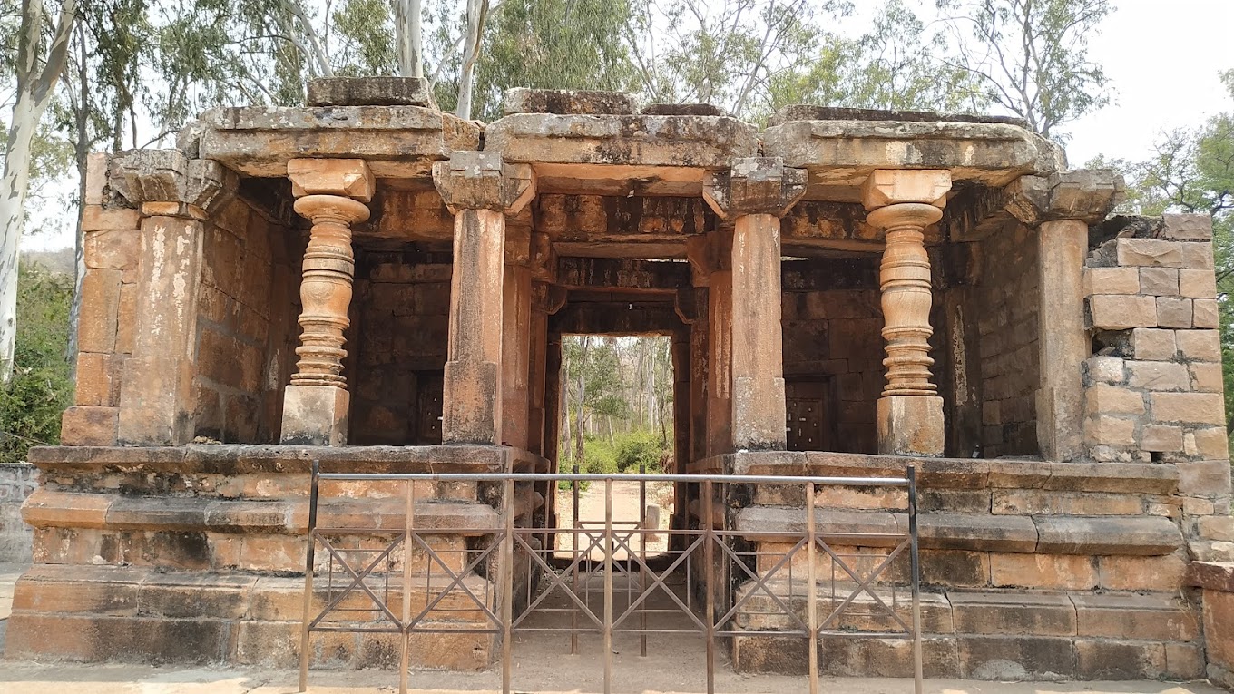 Dakshina kaashi Shri Mahaakuteshwara Gudi