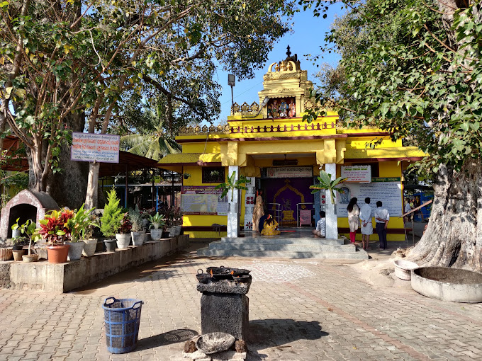 Shri Hole Anjaneya Swamy Temple Maddur